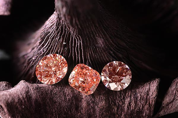3 geslepen diamanten fancy colored pink-orange